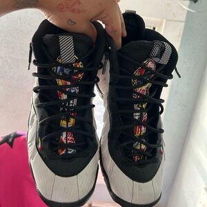 Stylish Black and White Women's Sneakers